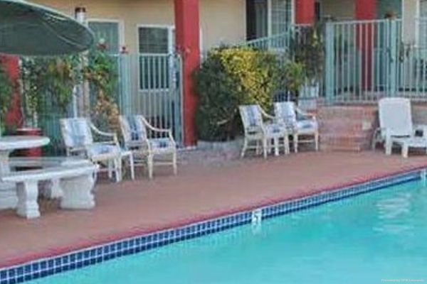 TRAVEL INN AND SUITES (Victorville)